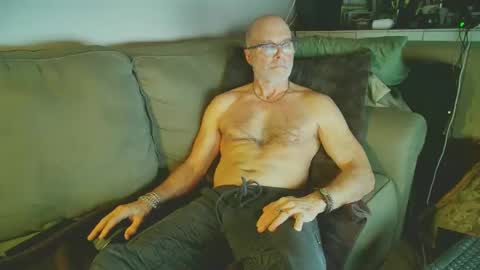 Snapshot of moondanceraa chatting on February 2025 02:28:01 AM moondanceraa online show from February 2025 02:28:01 AM