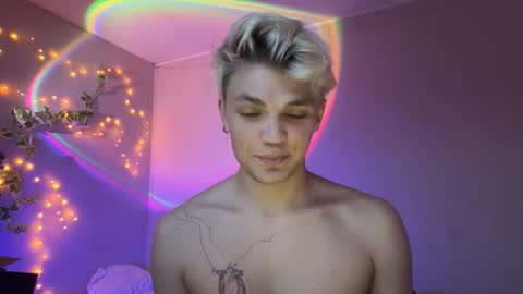 moonflamek online show from December 2025 04:04:01 PM