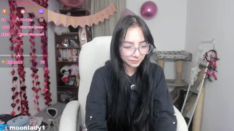 Snapshot of moonlady_ chatting on June 2026 02:33:02 AM MOON online show from June 2026 02:33:02 AM