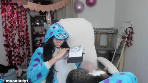 Snapshot of moonlady_ chatting on June 2026 03:08:02 AM MOON online show from June 2026 03:08:02 AM