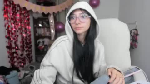 Snapshot of moonlady_ chatting on June 2026 02:45:01 AM MOON online show from June 2026 02:45:01 AM