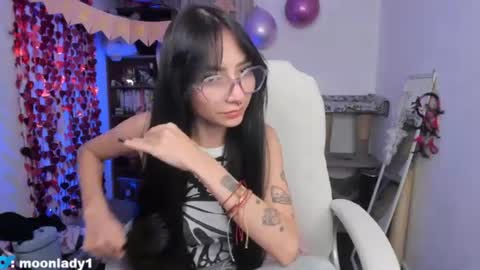 Snapshot of moonlady_ chatting on June 2026 03:44:02 AM MOON online show from June 2026 03:44:02 AM