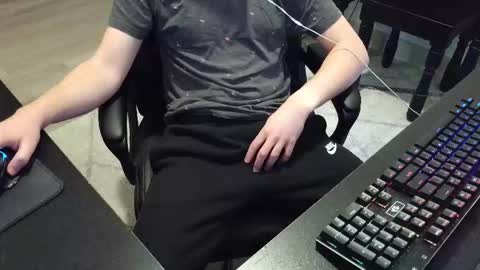 moonlighter7 online show from November 2025 10:13:02 PM