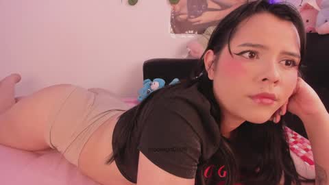 moonliight__ online show from April 2026 05:07:01 PM