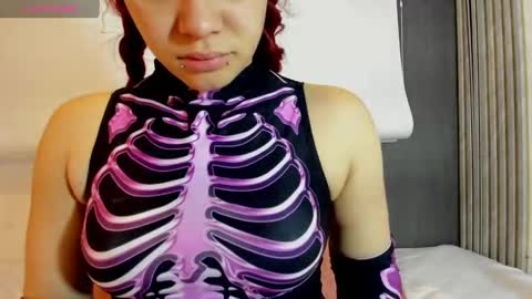 Kitty online show from November 2025 07:02:02 PM