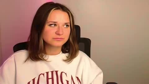 Snapshot of moonsusanna chatting on November 2025 01:54:01 PM Susanna online show from November 2025 01:54:01 PM