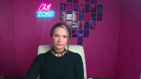 Snapshot of moonsusanna chatting on February 2026 06:41:02 AM Susanna online show from February 2026 06:41:02 AM