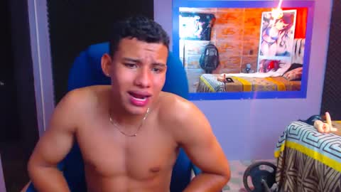 Snapshot of morenofullhot chatting on December 2024 06:39:01 PM MorenoFullHot online show from December 2024 06:39:01 PM