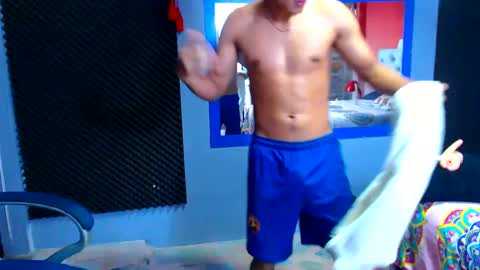 Snapshot of morenofullhot chatting on December 2024 05:40:01 PM MorenoFullHot online show from December 2024 05:40:01 PM