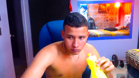 Snapshot of morenofullhot chatting on January 2025 07:55:01 PM MorenoFullHot online show from January 2025 07:55:01 PM