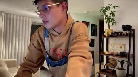   online show from October 2025 01:48:02 AM