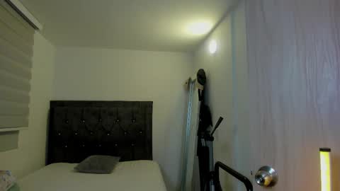 Snapshot of morthy_downey chatting on May 2026 02:27:01 AM Morthy online show from May 2026 02:27:01 AM