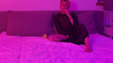 Snapshot of motobunny_sea chatting on January 2026 03:42:02 AM MotoBunny online show from January 2026 03:42:02 AM