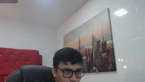 Mou Fly online show from November 2025 12:40:02 PM