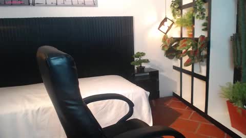 Mou Fly online show from November 2025 03:25:02 PM