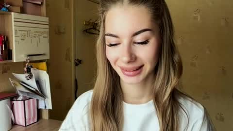 Snapshot of mozellecorado chatting on April 2026 05:25:01 AM Stella online show from April 2026 05:25:01 AM