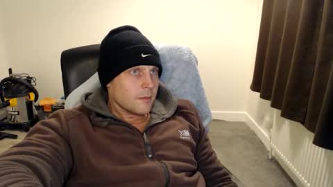 Mr Baldy Likes to Chat online show from December 2025 01:02:02 AM