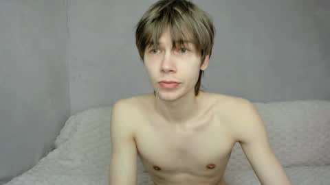 Snapshot of mr_makentoshi chatting on April 2026 08:34:01 AM Makentoshi online show from April 2026 08:34:01 AM