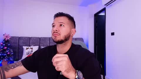 MIKEE online show from December 2025 03:01:02 AM