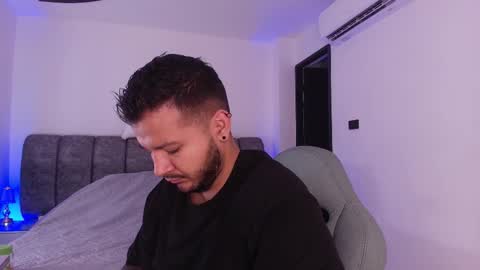 Snapshot of mr_mikee_ chatting on February 2026 03:05:02 AM MIKEE online show from February 2026 03:05:02 AM