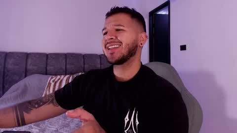 Snapshot of mr_mikee_ chatting on February 2026 03:00:02 AM MIKEE online show from February 2026 03:00:02 AM