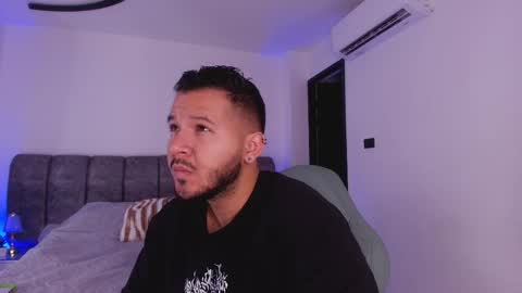 Snapshot of mr_mikee_ chatting on February 2026 03:10:01 AM MIKEE online show from February 2026 03:10:01 AM