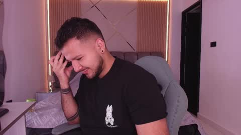 Snapshot of mr_mikee_ chatting on February 2026 03:02:01 AM MIKEE online show from February 2026 03:02:01 AM