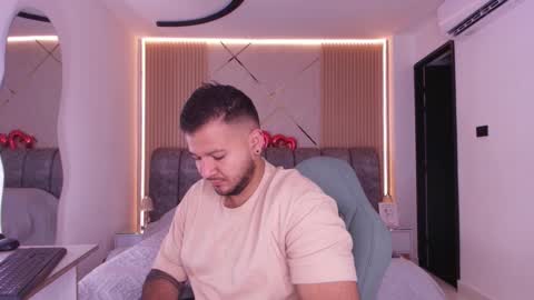 Snapshot of mr_mikee_ chatting on March 2026 03:08:01 AM MIKEE online show from March 2026 03:08:01 AM