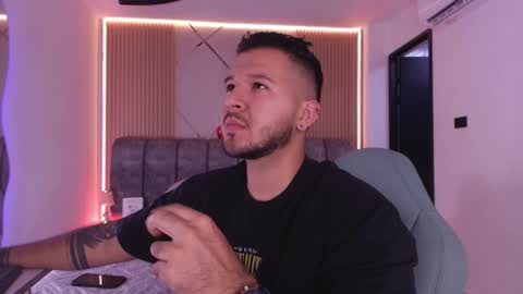 Snapshot of mr_mikee_ chatting on March 2026 03:01:02 AM MIKEE online show from March 2026 03:01:02 AM