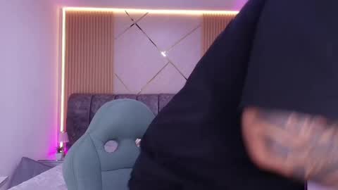 MIKEE online show from April 2026 03:01:01 AM