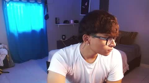 Snapshot of mr_yisuz chatting on July 2026 12:00:02 PM yisuz online show from July 2026 12:00:02 PM