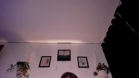 Laura online show from October 2025 03:27:01 AM