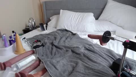 MrCoffee online show from December 2025 03:55:01 AM