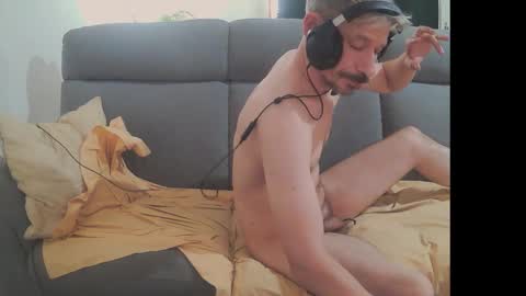 Snapshot of mreurope69 chatting on December 2024 01:47:02 AM I am Hardy online show from December 2024 01:47:02 AM