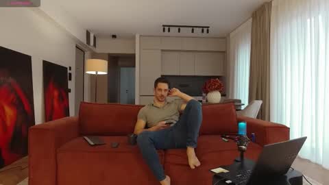 Snapshot of mrgreeneyes01 chatting on November 2025 07:30:01 AM juan luis online show from November 2025 07:30:01 AM