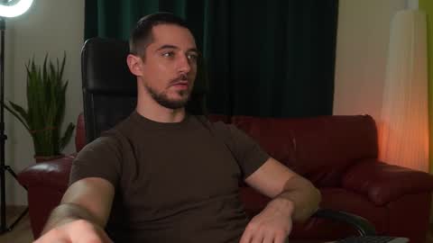 Snapshot of mrgreeneyes01 chatting on January 2026 04:12:02 PM juan luis online show from January 2026 04:12:02 PM