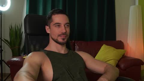 Snapshot of mrgreeneyes01 chatting on January 2026 07:19:01 PM juan luis online show from January 2026 07:19:01 PM