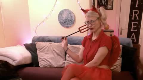 Snapshot of mrjandmrsj2014 chatting on October 2025 03:02:02 PM Mr  Mrs J online show from October 2025 03:02:02 PM