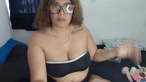 Snapshot of mrs_afroditha chatting on February 2026 10:06:01 PM mrs_afroditha online show from February 2026 10:06:01 PM
