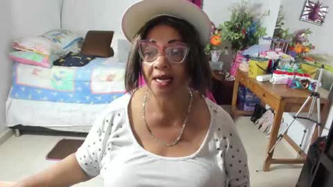 Snapshot of mrs_mommy chatting on October 2025 07:55:01 PM mrs_mommy online show from October 2025 07:55:01 PM