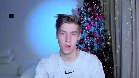 Snapshot of mrsexycum4u chatting on December 2025 07:32:01 PM Adam online show from December 2025 07:32:01 PM