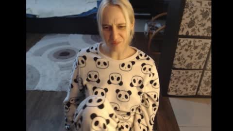 Sasha online show from November 2025 05:02:01 PM