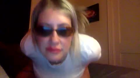 Snapshot of mrsprissxo chatting on April 2026 04:27:01 AM MrsPrissXO online show from April 2026 04:27:01 AM