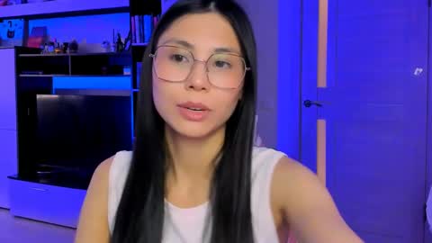 Snapshot of ms_emily_ chatting on May 2026 11:18:01 AM ms_emily_ online show from May 2026 11:18:01 AM