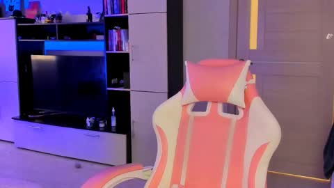 Snapshot of ms_emily_ chatting on May 2026 11:52:02 AM ms_emily_ online show from May 2026 11:52:02 AM