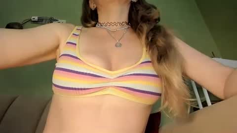 Snapshot of mspurrfectlove chatting on July 2026 03:29:01 PM MsPurrfectLove online show from July 2026 03:29:01 PM