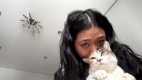 Mia online show from February 2026 04:00:01 AM