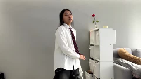 Mia online show from March 2026 06:13:01 AM