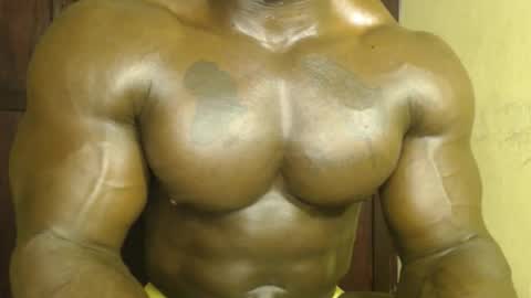 musclegod23 online show from November 2025 02:32:01 PM