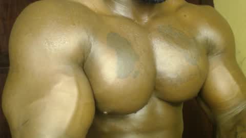 musclegod23 online show from November 2025 12:16:01 PM